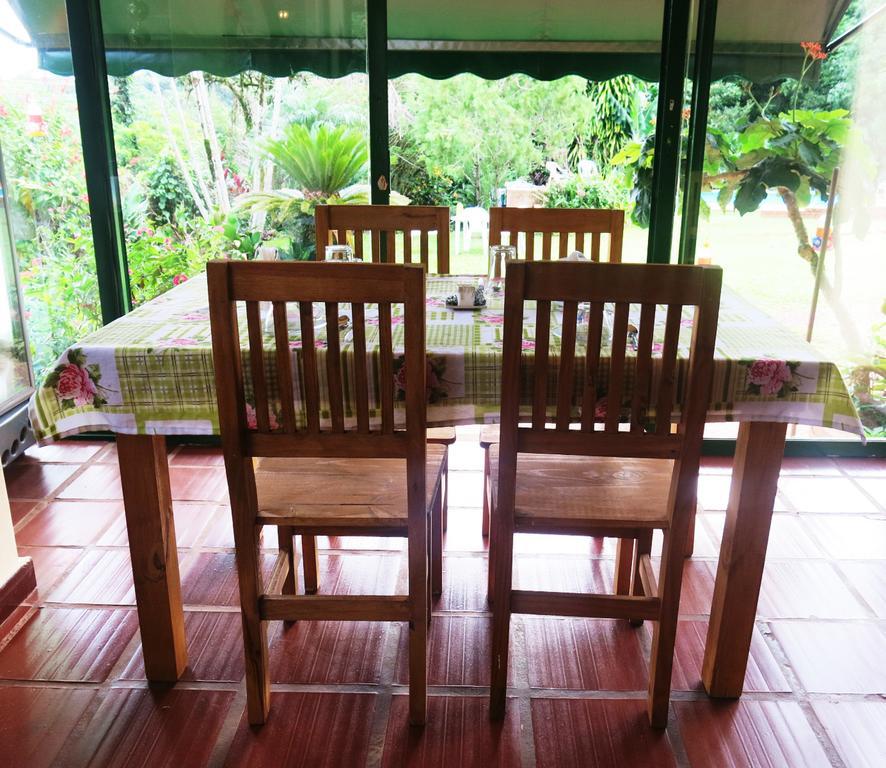 Hostel Y Posada Colibri 푸에르토이과수 외부 사진