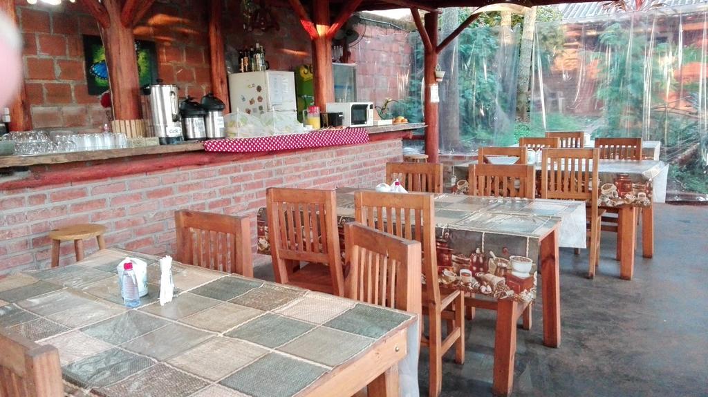 Hostel Y Posada Colibri 푸에르토이과수 외부 사진